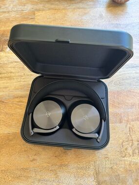 Bang & Olufsen Beoplay H95 – Black (Excellent Condition)